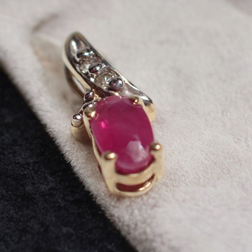 10K Yellow Gold Natural Oval Ruby Pendant with 2 Diamond Accents ADL .46 grams